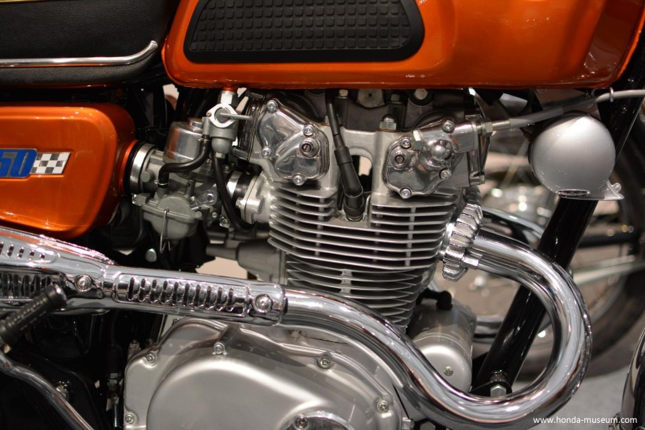 1967_Honda_Dream_CB450D-3-904x603