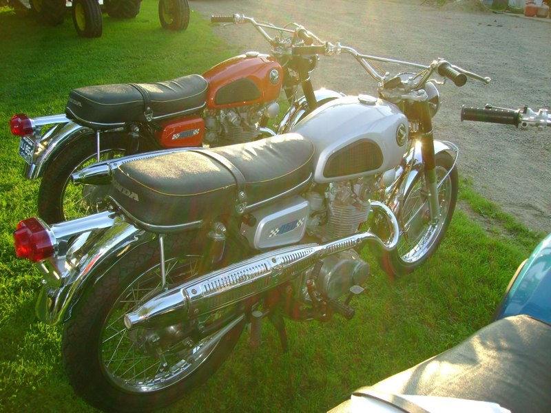 Honda_CB450D-4